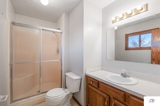 Building Photo - AVAILABLE NOW!