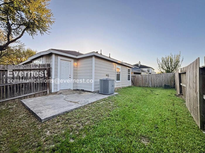 Building Photo - 19055 Remington Bend Dr