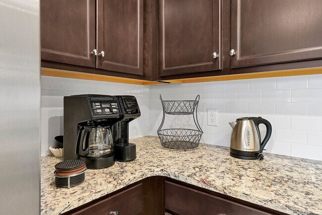 Building Photo - 7435 Oakmoss Loop