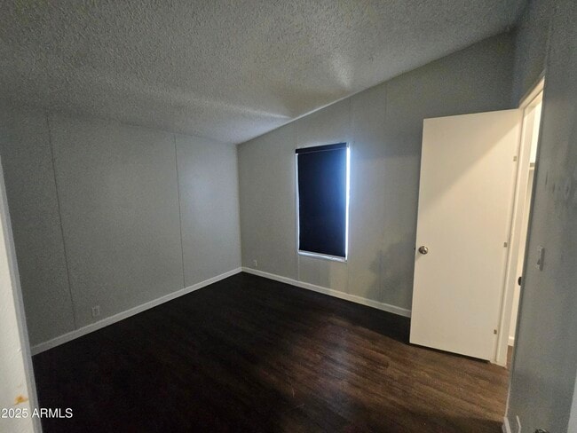 Building Photo - 100 N Sycamore St