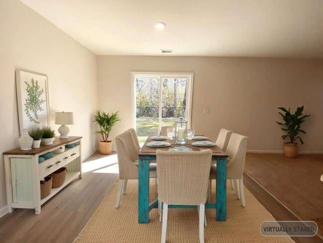 Building Photo - BETTER THAN NEW!