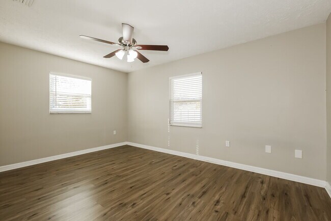 Building Photo - 3014 N Pineway Dr