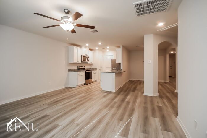 Building Photo - 10446 Sweetwater Creek Dr