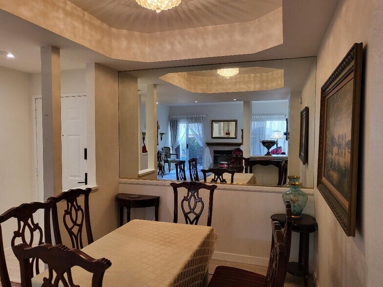 Building Photo - 5420 Sylmar Ave