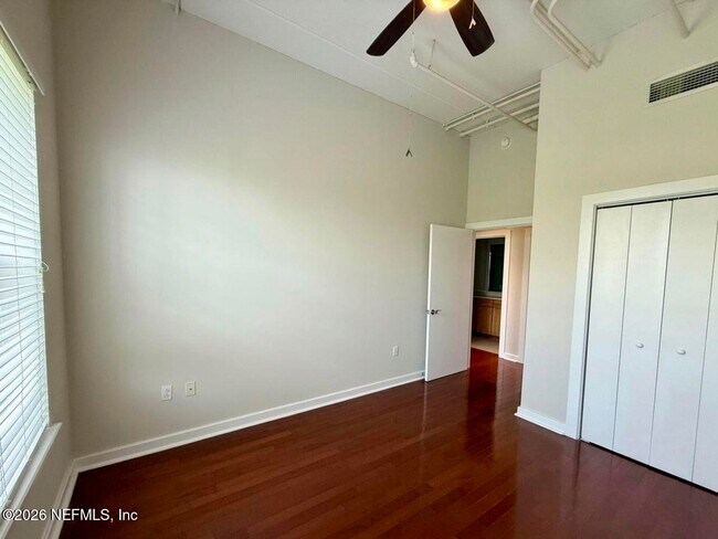 Building Photo - 1661 Riverside Ave