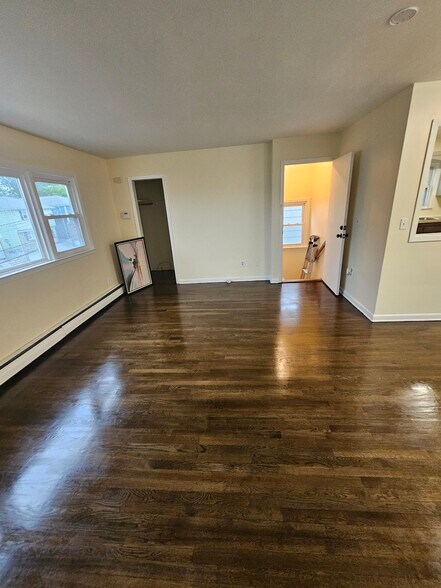 Building Photo - 47 Brighton Ter