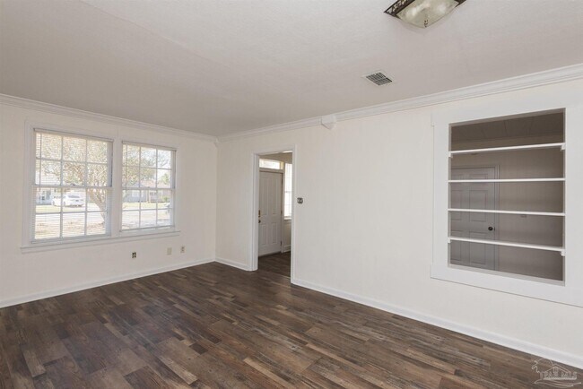 Building Photo - 802 Rue Max St