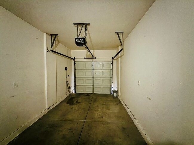 Building Photo - Charming Home in Henderson!