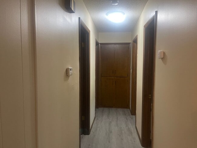 Building Photo - 3 Bedroom with 3 live areas + Office!