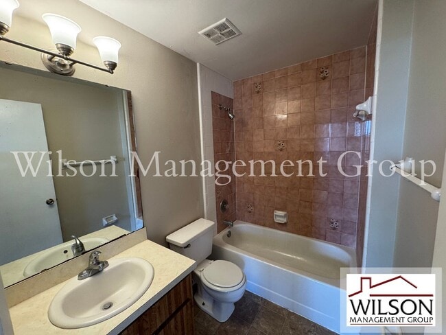 Building Photo - 701 Kings Cove Ct