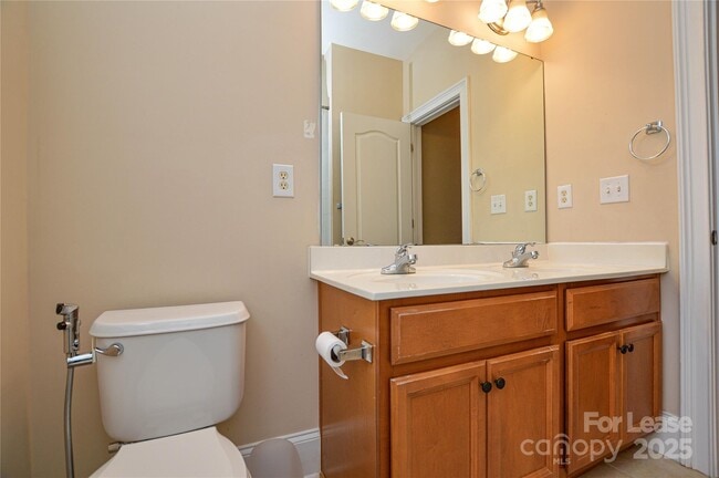 Building Photo - 5004 Woodview Ln