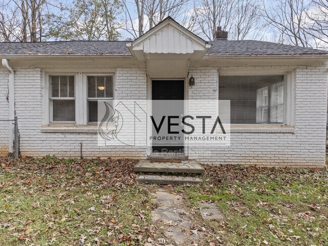 Building Photo - 118 Pine Hill Dr
