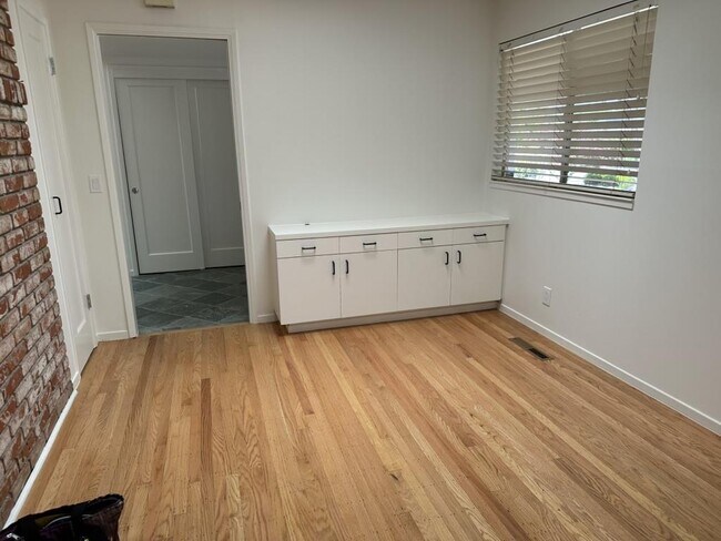 Building Photo - 12689 Cambridge Dr
