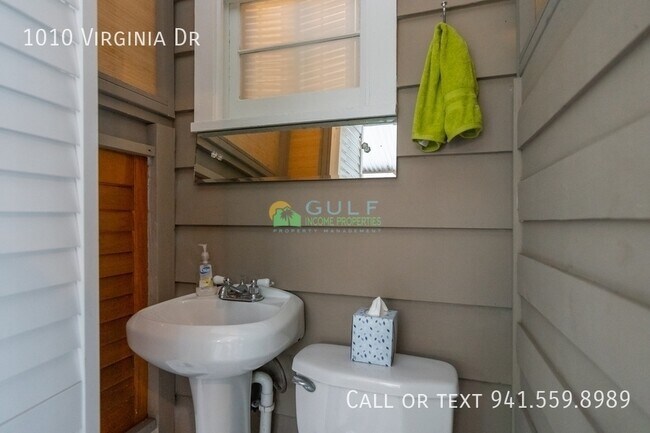 Building Photo - 1010 Virginia Dr