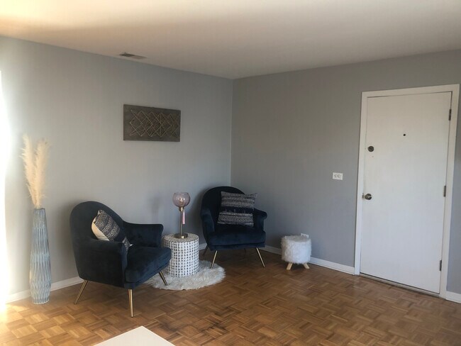 Building Photo - 6820 W Raven St