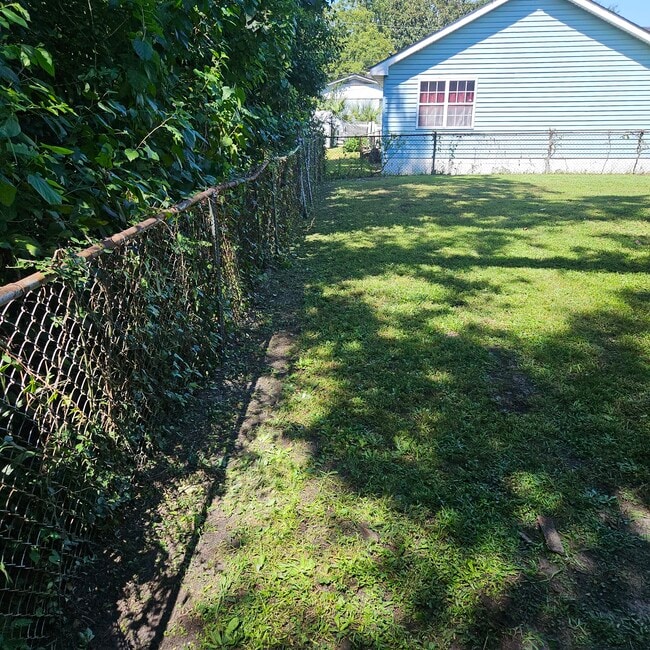 Building Photo - 2021 Hudson St