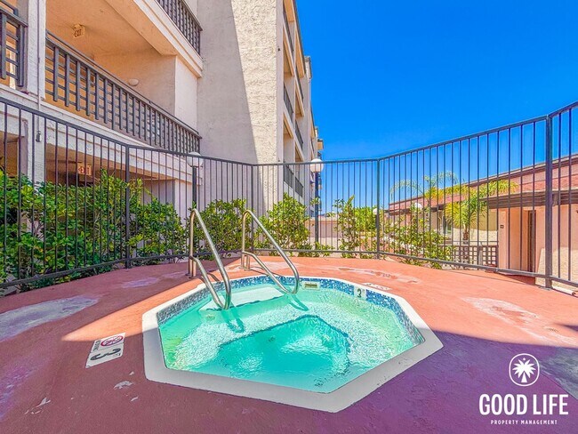 Building Photo - Beautiful Studio in North Park with Walk-In Closet, Private Balcony & In-Unit Laundry
