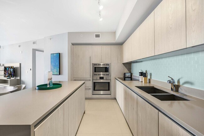 Building Photo - 4111 S Ocean Dr