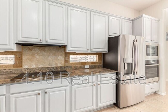 Building Photo - 4652 E Donato Dr