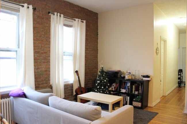 Building Photo - 465 Park Dr