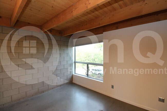 Building Photo - 537 E Willetta St