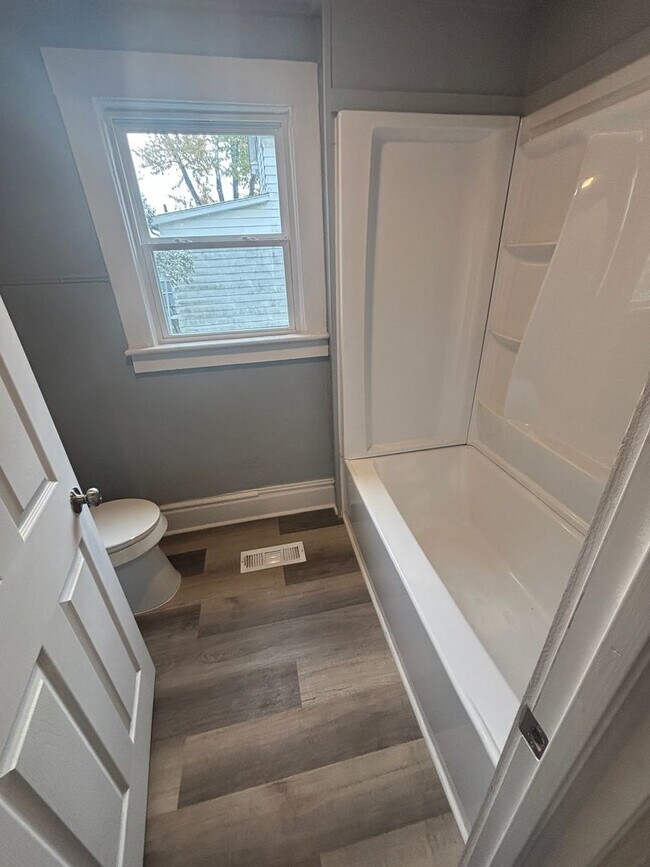 Building Photo - Updated 3 Bedroom Home in Akron!