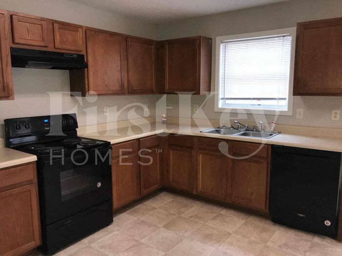 Building Photo - 7114 Ravenwood Ln