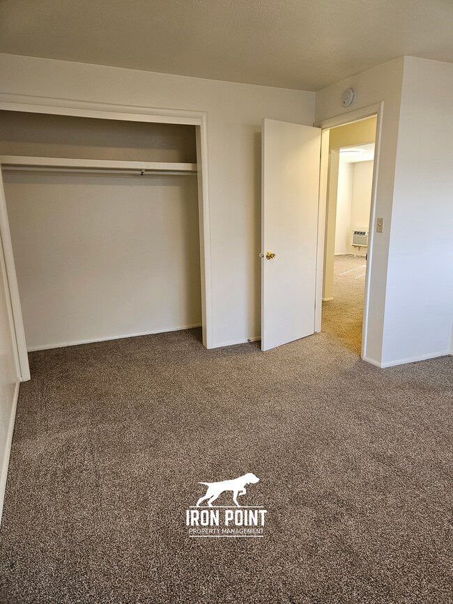 Building Photo - North Boise Duplex w/2 beds, 1bath, W/D, and Covered Parking