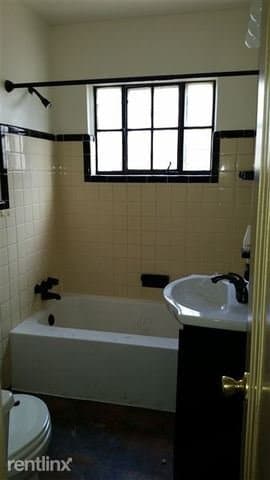 Building Photo - 14823 Kilbourne Ave