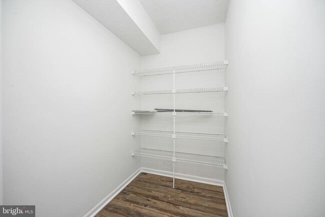 Building Photo - 95 Eldon Way