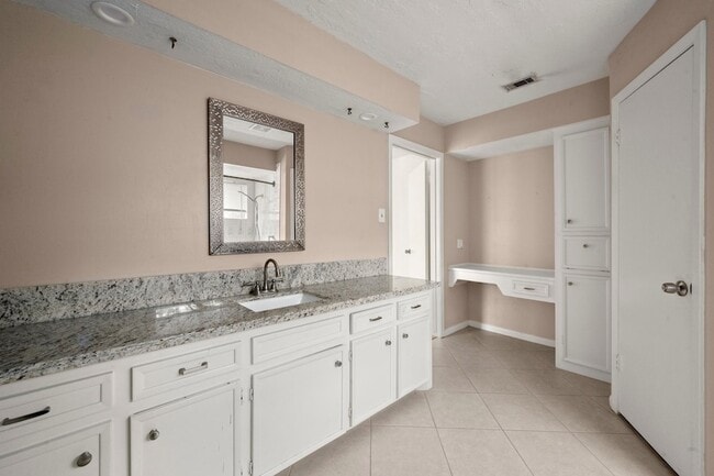 Building Photo - 706 Shenandoah Dr