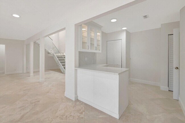 Building Photo - 540 SW 15th St