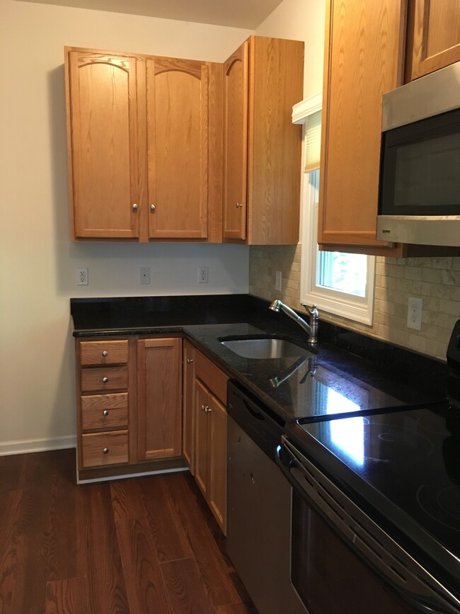 Building Photo - 854 Redwood Trail