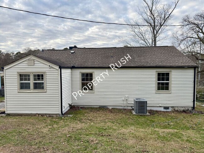 Building Photo - 1820 Tunnel Blvd