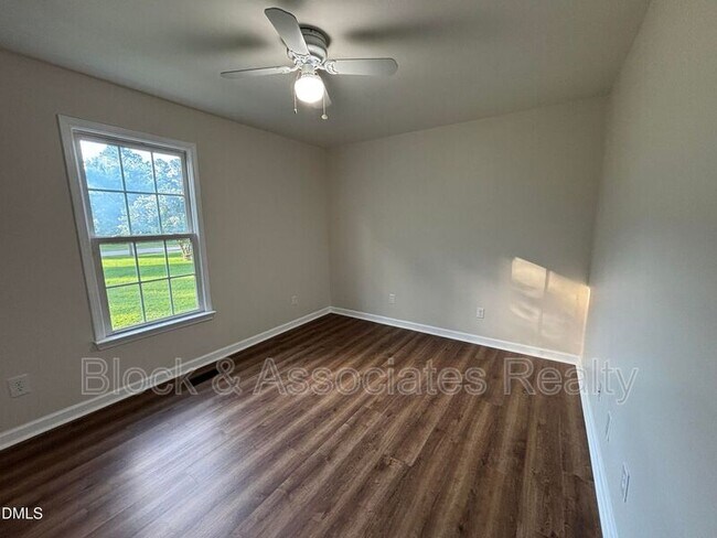 Building Photo - 170 Devin Dr