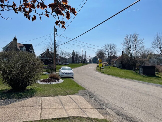 Building Photo - 4517 Lincoln Ave