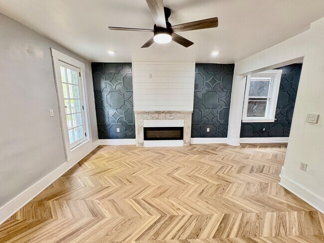 Building Photo - 5616 Phillips Ave