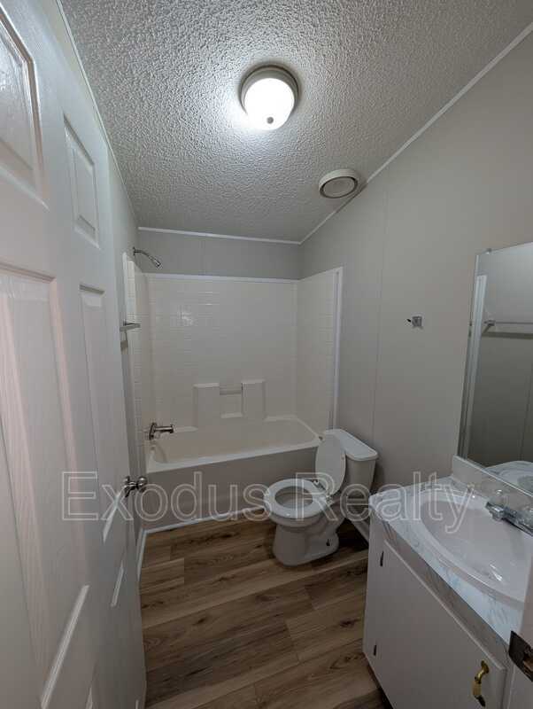 Building Photo - 715 Deer View