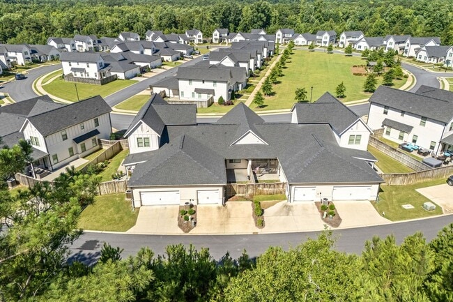 Building Photo - 520 Grey Oak Cir