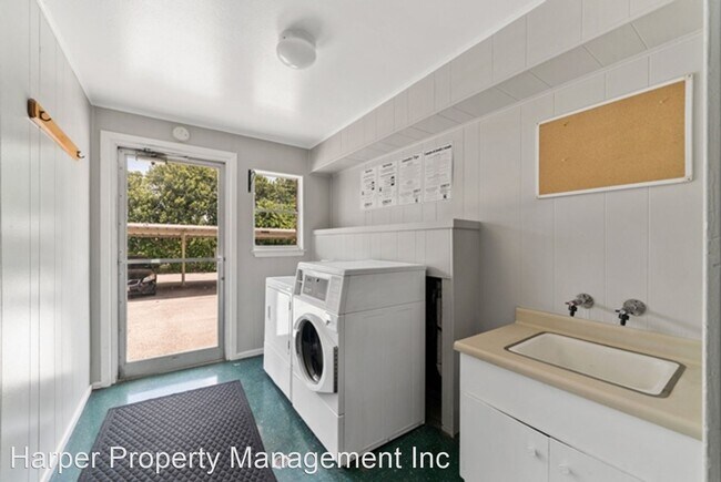 Building Photo - 2 br, 1 bath House - 235 W Silver Sands Dr #8