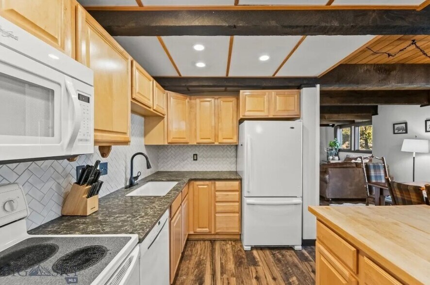 Building Photo - 2575 Curley Bear Rd
