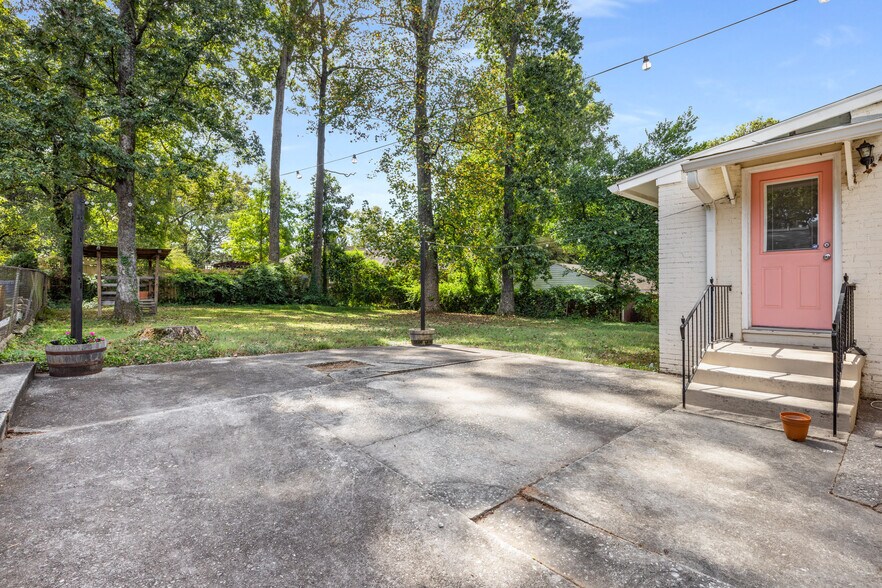 Building Photo - 1185 Oakfield Dr SE