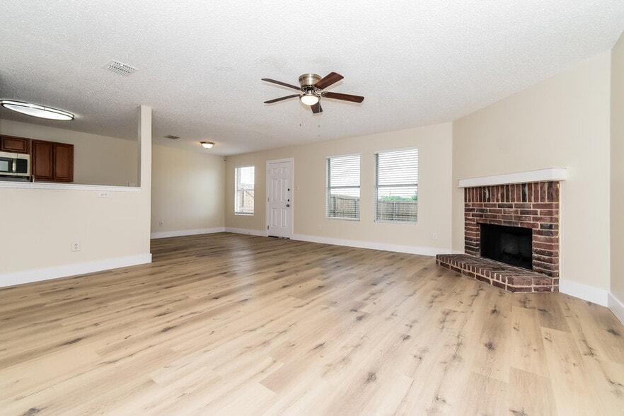 Building Photo - 2327 Graystone Dr