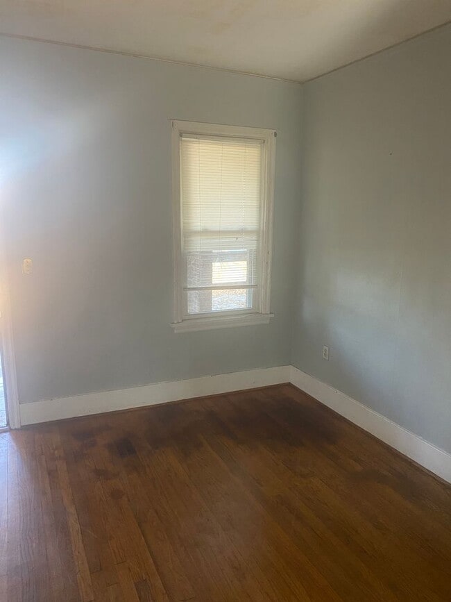 Building Photo - 1102 Murphy St