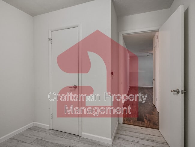 Building Photo - 224 W 5th St