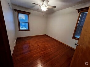 Building Photo - Large 3BR Single Family in St. Francis!!
