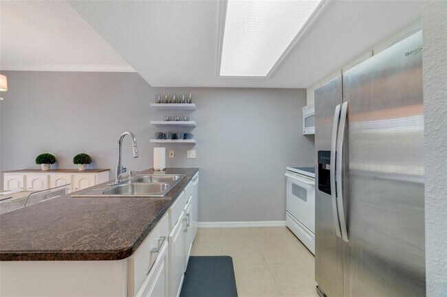 Building Photo - 108 Lacosta Ln