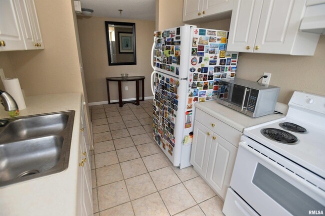 Building Photo - 123 SW Jefferson Ave