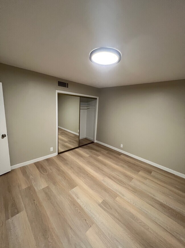 Building Photo - Mulberry West