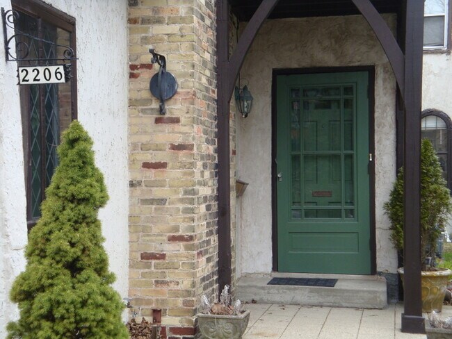 2206 lower entrance - 2206 E Stratford Ct